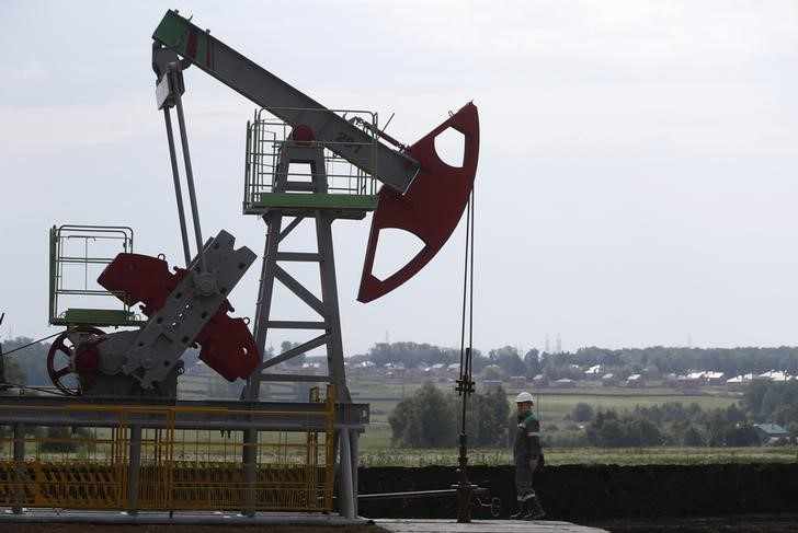 US oil spreads crude runaway