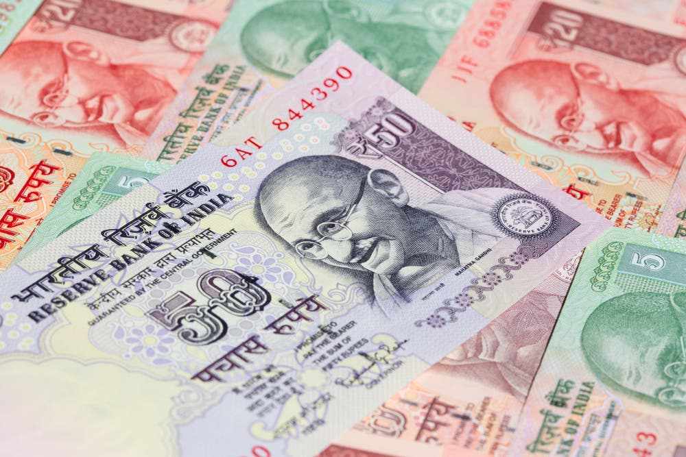 US rupee note dollar flat