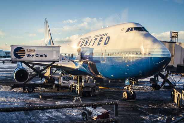 airlines earnings united april