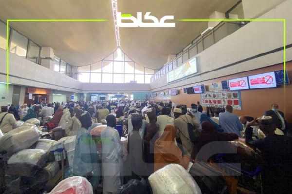 airport,jeddah,chaotic,scenes,pilgrims