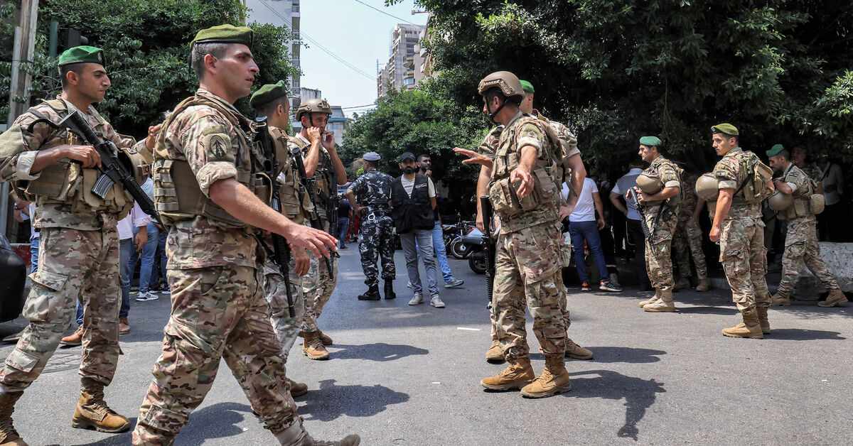 lebanon,bank,reports,custody,hostage