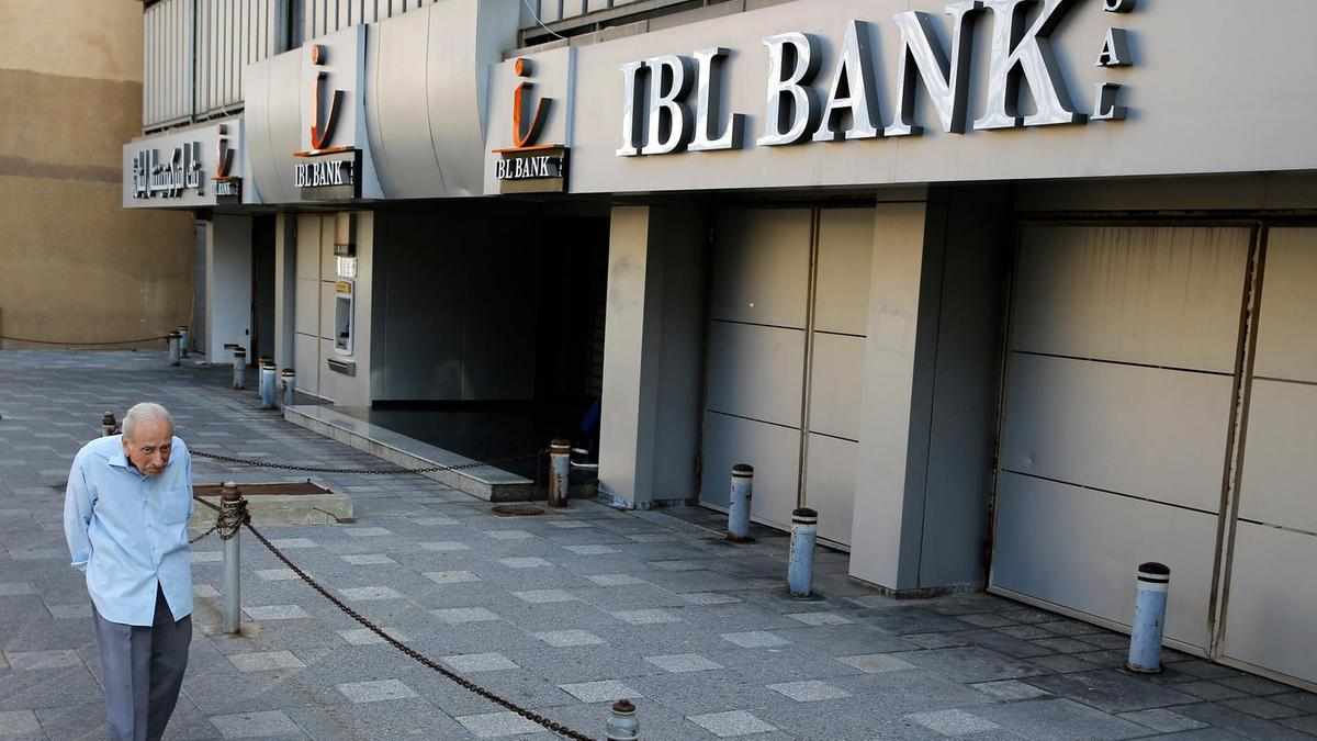 banking lebanese fear jobs balance