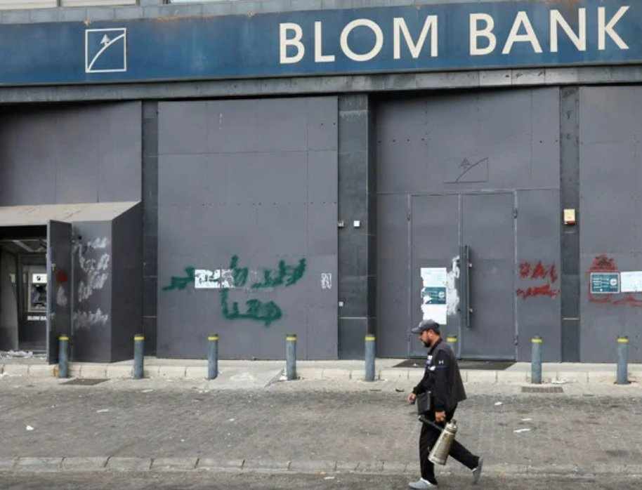 lebanon,bank,strike,extended,banks