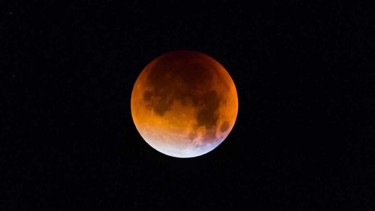 uae,eclipse,lunar,moon,blood