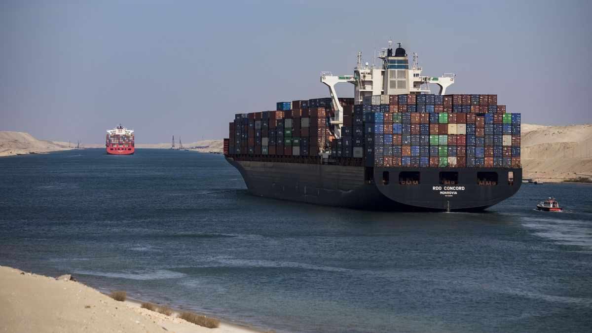 canal ship suez container stuck