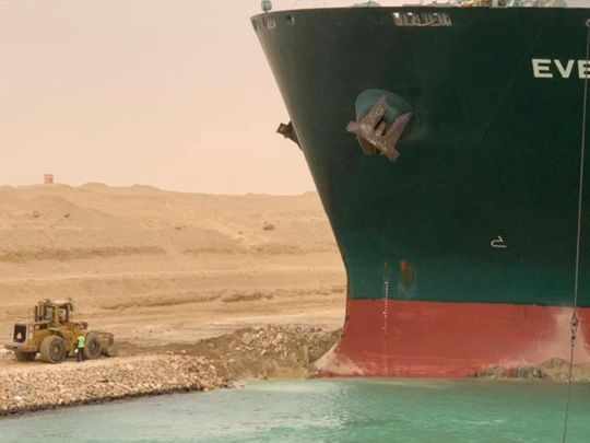canal suez ship egypt traffic