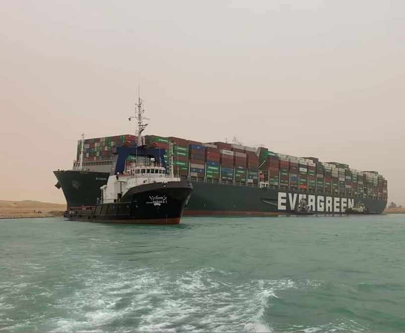canal suez traffic container ship