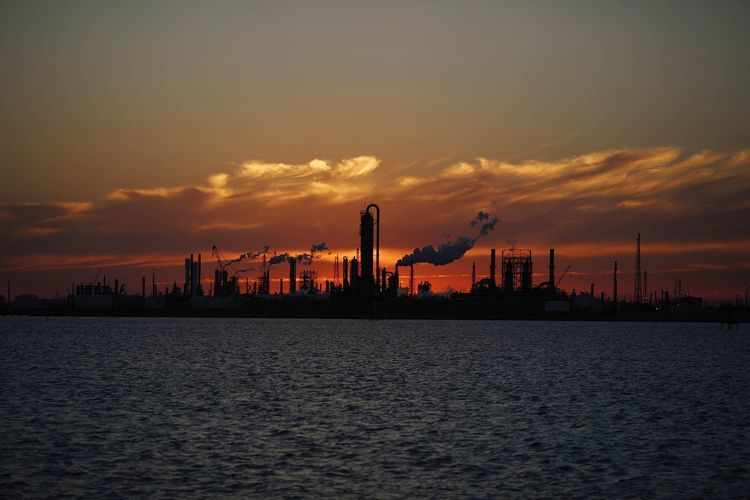 carbon assets oil intense look