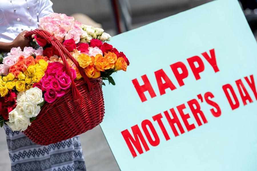uae,celebrate,mother,mothers,complimentary