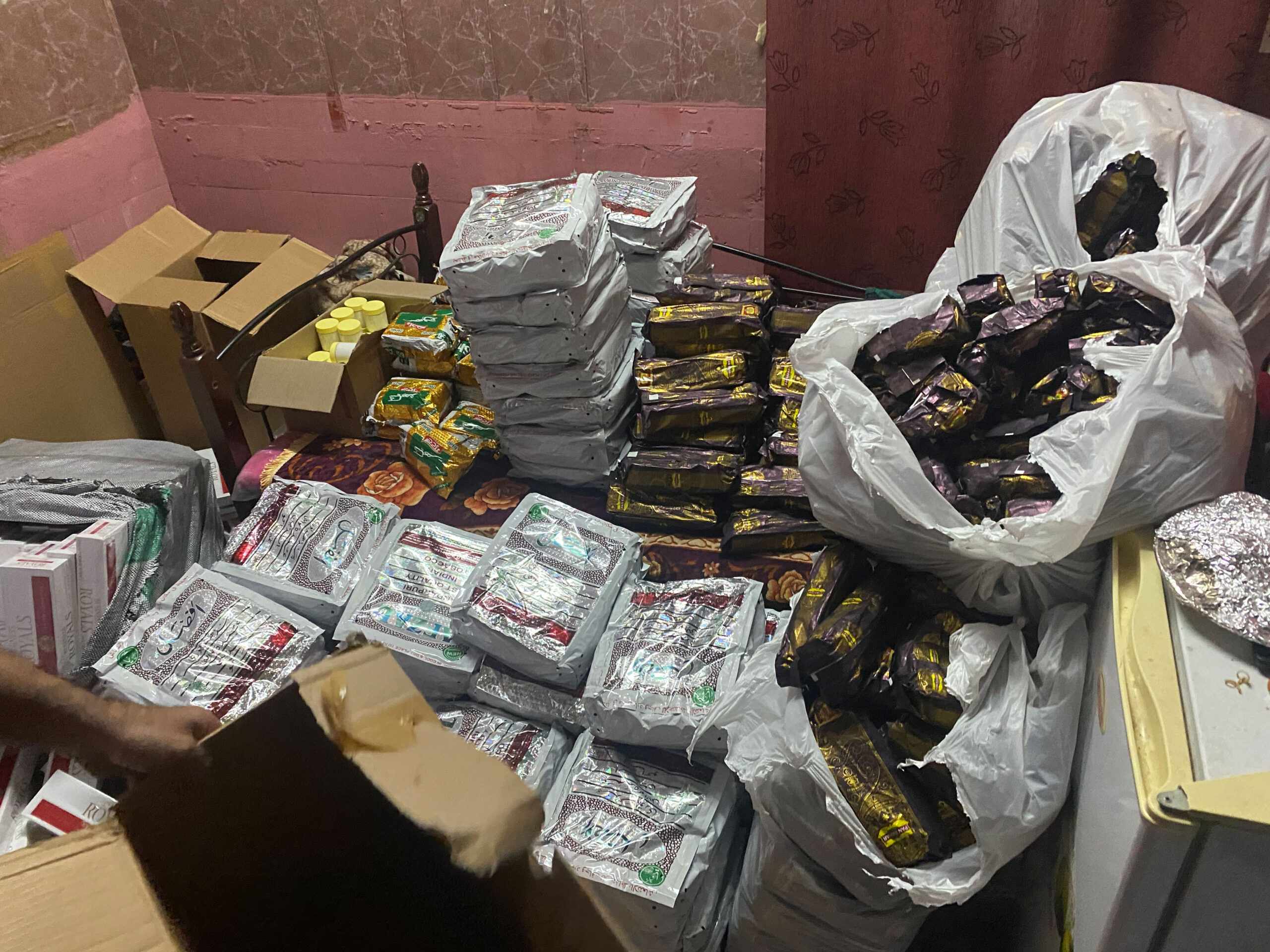 muscat,tobacco,chewing,bags,seized