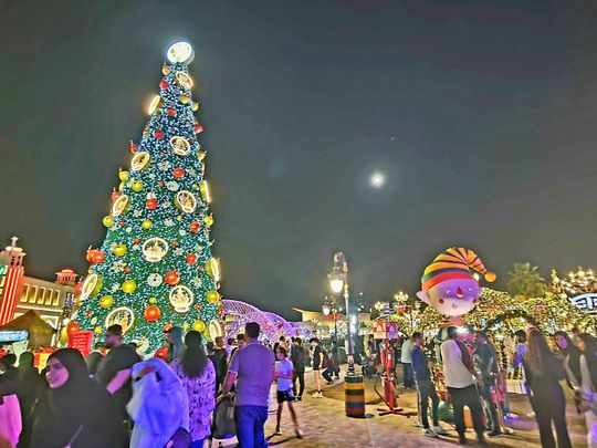global,christmas,tree,village,festive