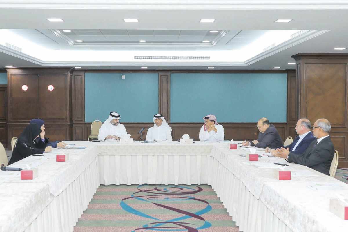 qatar,committee,chamber,issues,reviews
