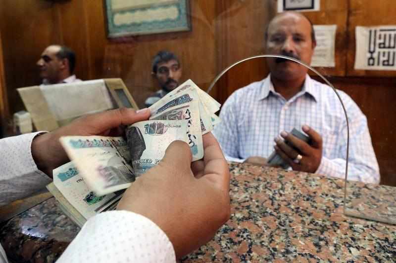 egypt,currency,survey,employee,amid