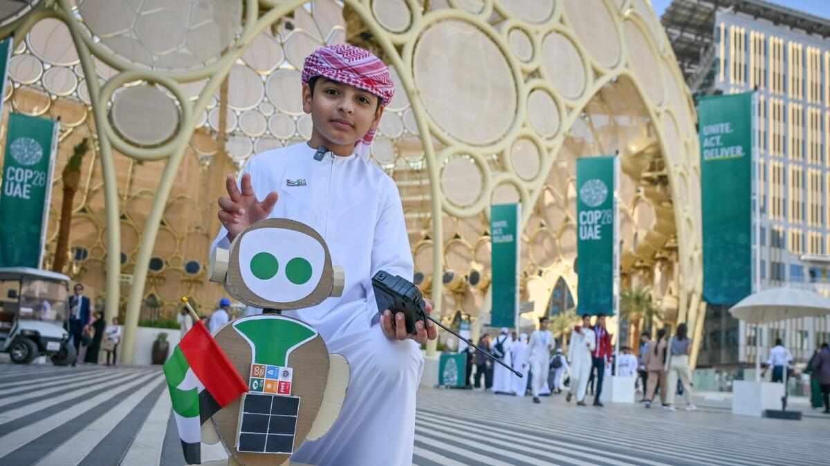dubai,green,cop,video,emirati