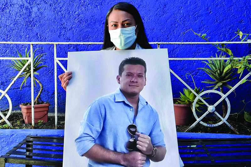 covid families mexican doctor mourn
