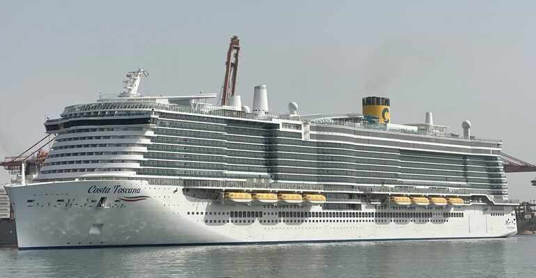 ship,cruise,salalah,tourists,brings