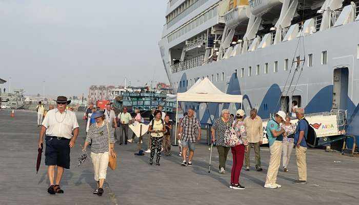 port,passengers,cruise,ships,salalah