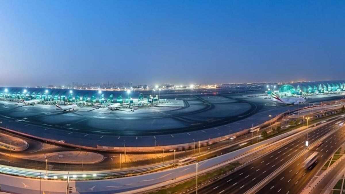 dubai,airport,operations,runway,closure