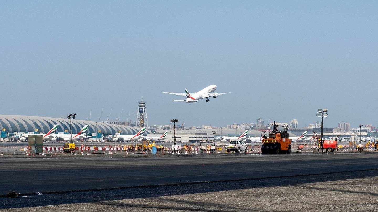 dubai,international,national,airport,runway