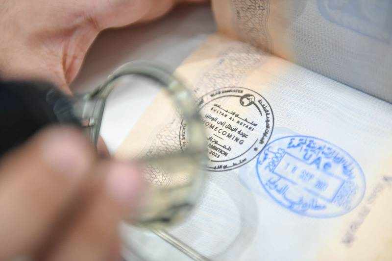 dubai,national,airports,stamping,passports