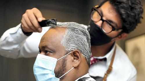 dubai barbershop haircuts jobseekers feel