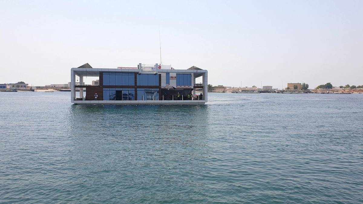dubai floating villa luxury resort