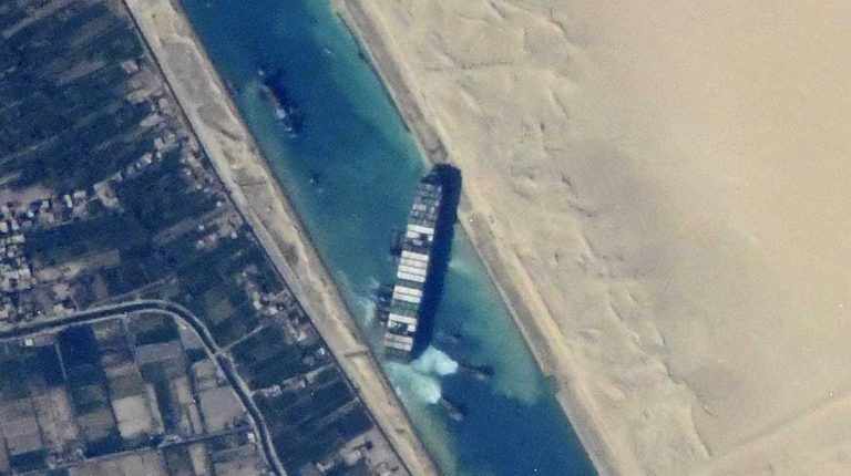 egypt canal suez unloading vessel
