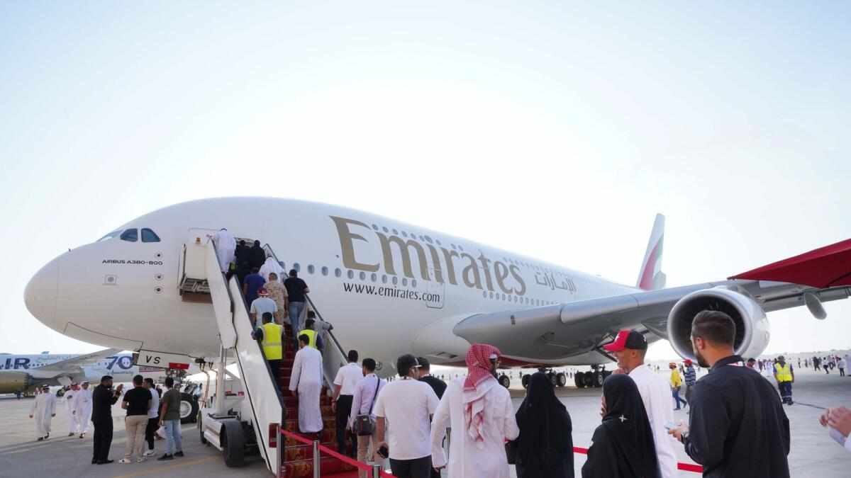 emirates,bahrain,visitors,show,aircraft