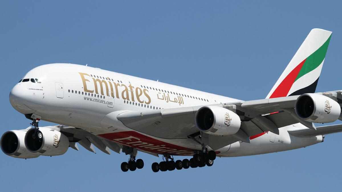 emirates,france,technical,issues,plane