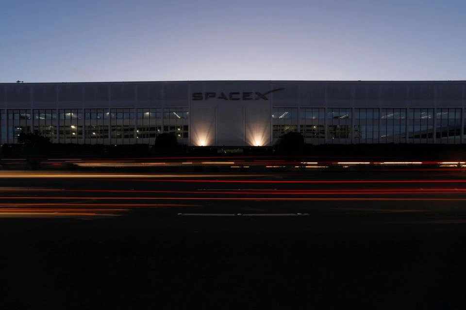 employees, spacex, los, covid, headquarters, 