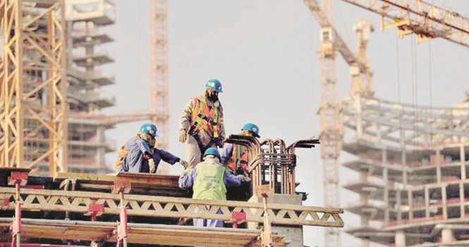 saudi,workers,entities,contracting,sector