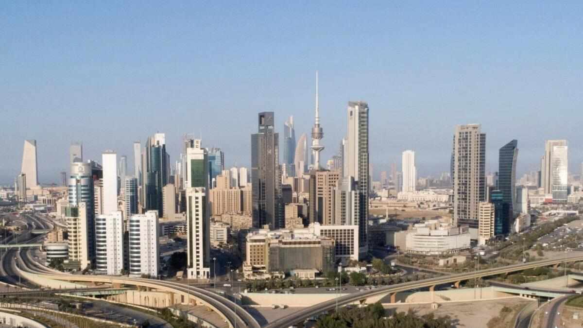 kuwait,traffic,pay,expats,fines