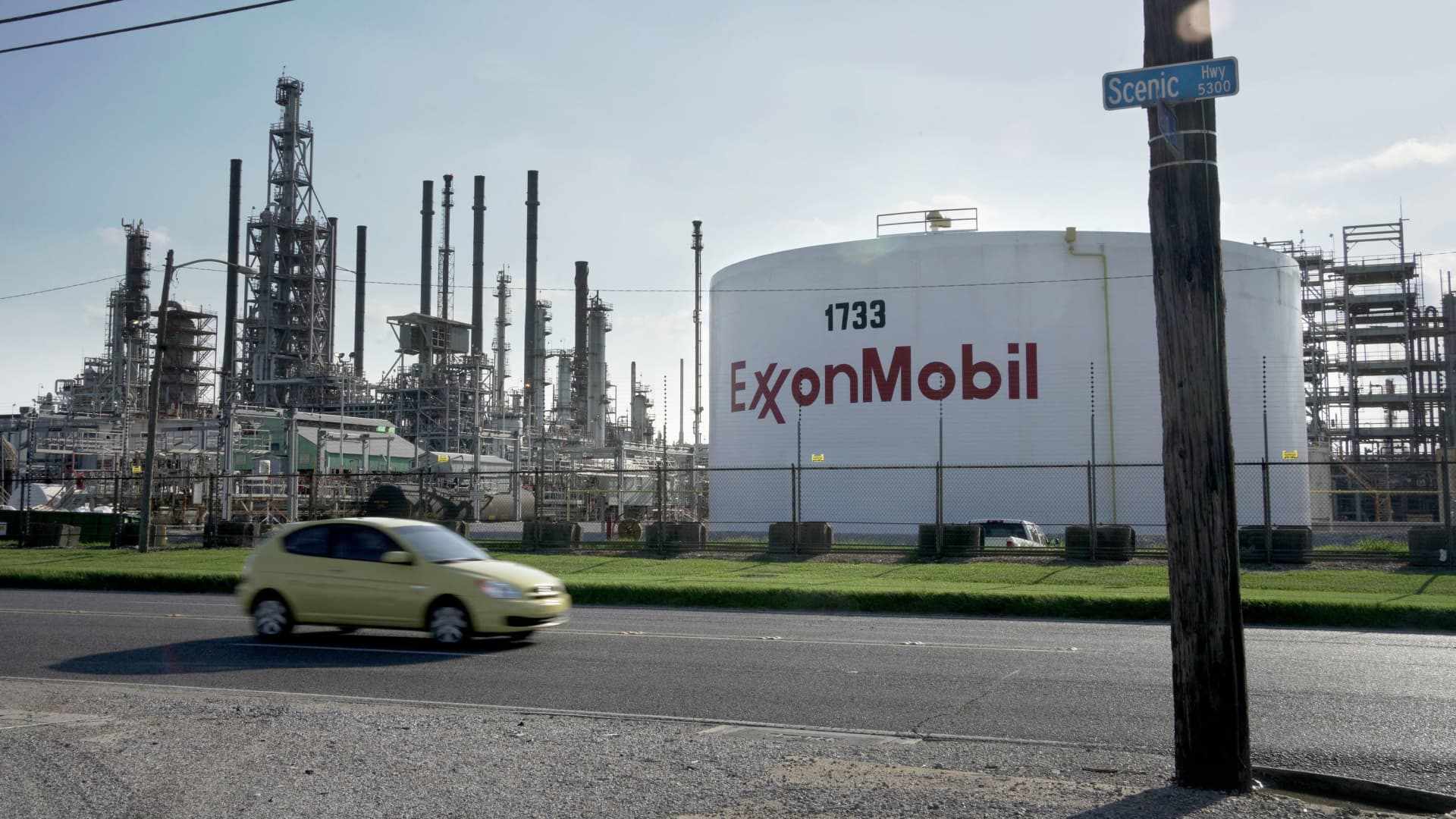 profit,russia,hit,even,exxon