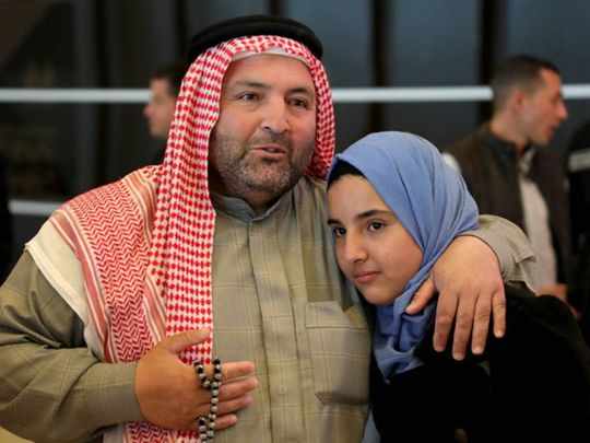 airport,amman,syrian,father,daughter