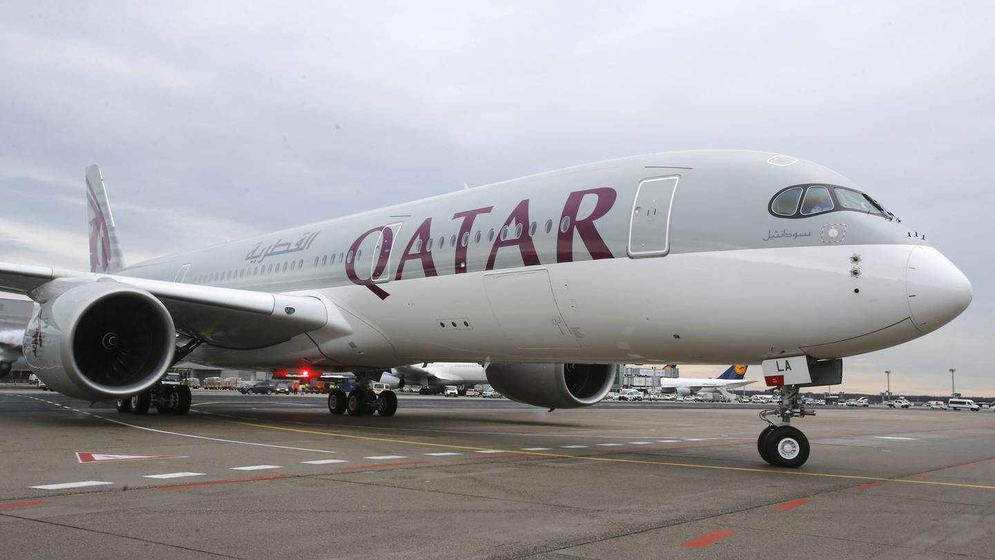 qatar,national,doha,airways,feet