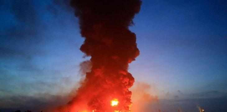 fire oil refineries breaks indonesia