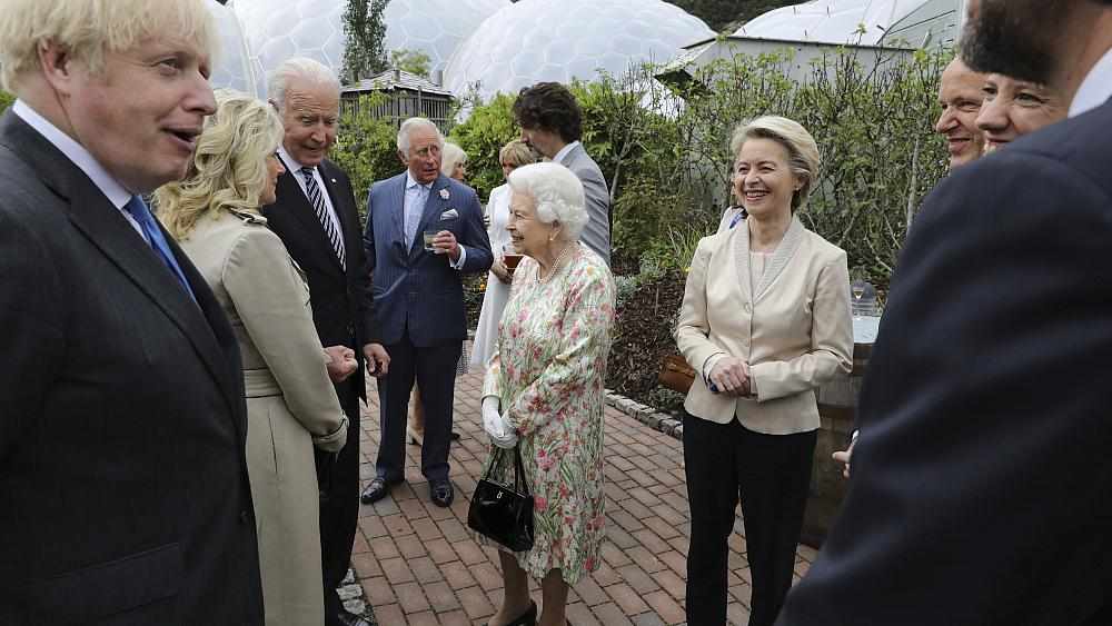 g7 leaders queen elizabeth spouses