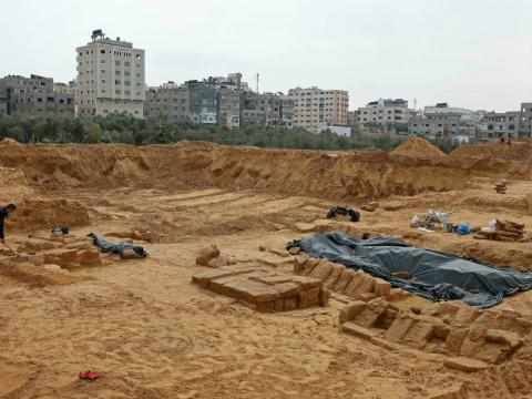 workers,construction,gaza,era,tombs