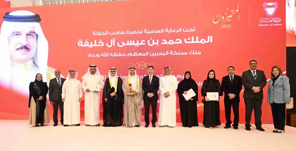 gulf,workers,part,ceremony,outstanding