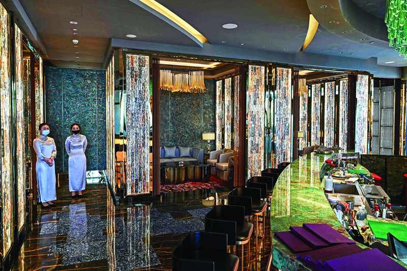 hotel shanghai world highest guests