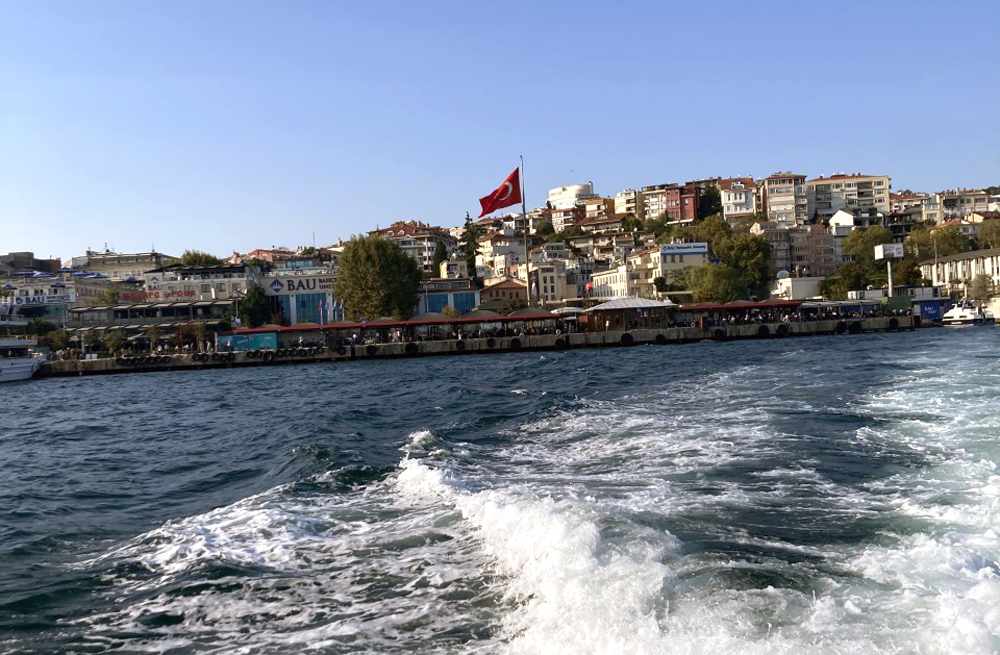istanbul,tourists,transcontinental,destination,bosphorus