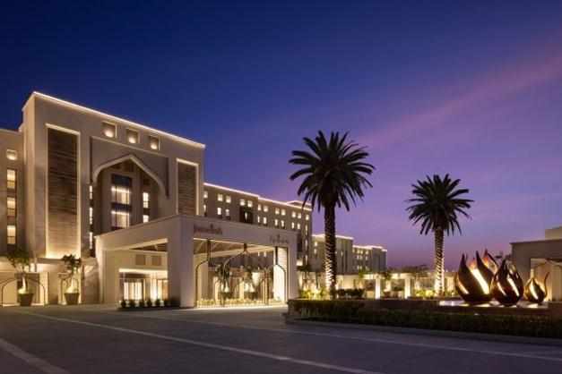 group,bahrain,jumeirah,stunning,resort