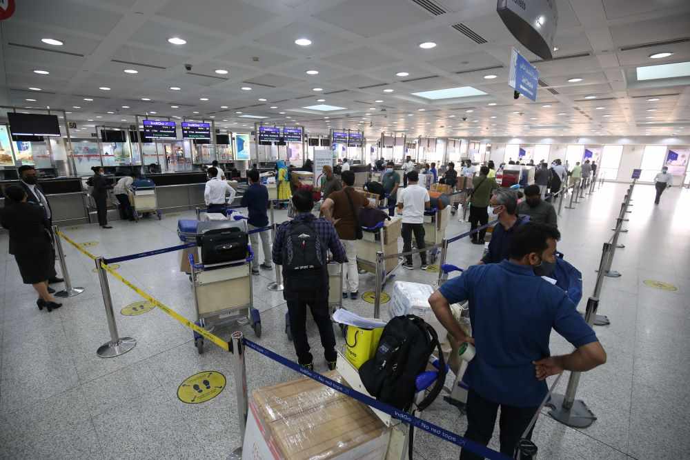 kuwait,airport,passengers,served,capacity