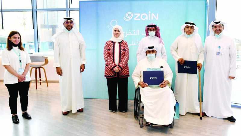 kuwait zain graduates ceremony celebrates