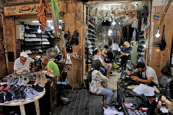 lebanon,economic,crisis,means,shoes