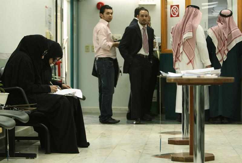 saudi,ministry,health,regulations,dress