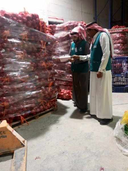 riyadh,seized,onions,hoarded,ministry