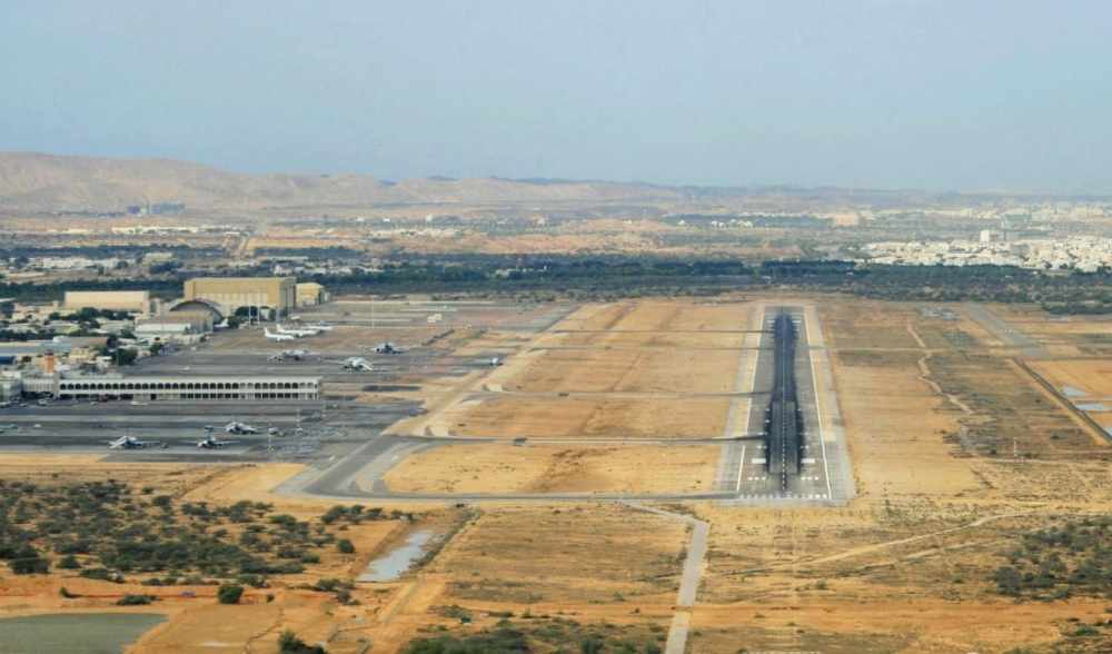 october,airport,muscat,southern,runway