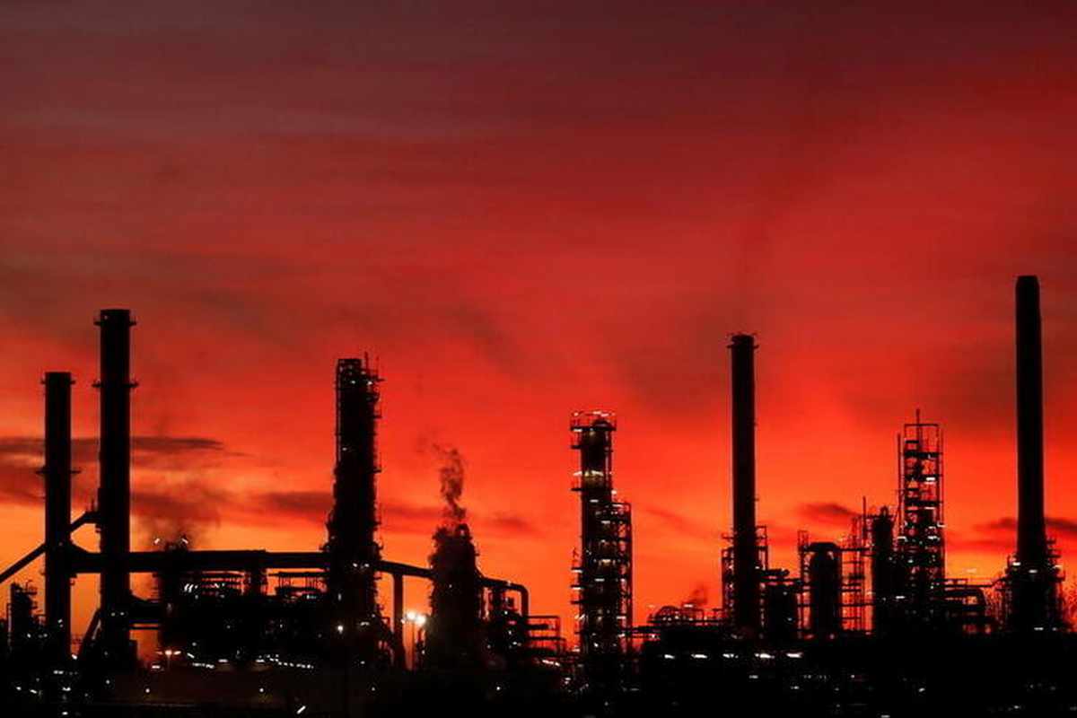 outlook asian shares oil investors