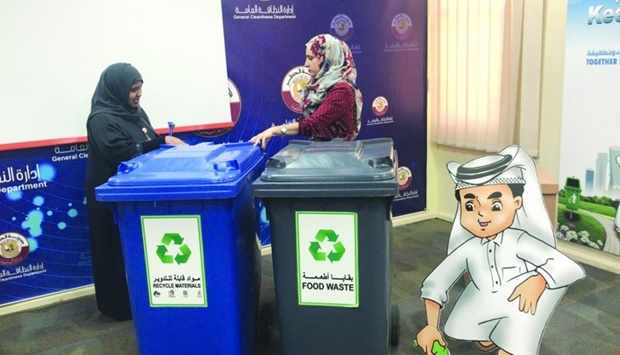 waste,containers,distributed,read,qatar